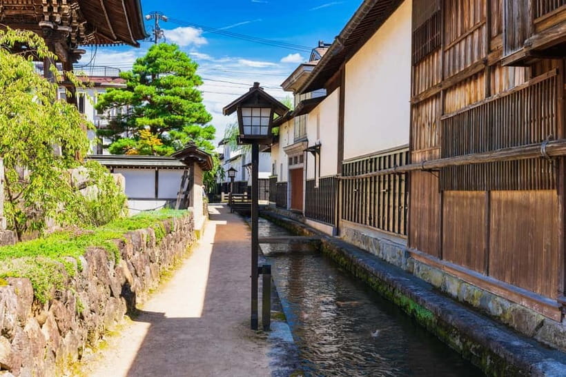 From Nagoya: Gujo, Hida Takayama, and Shirakawa-go Day Tour - What the guiding is really like