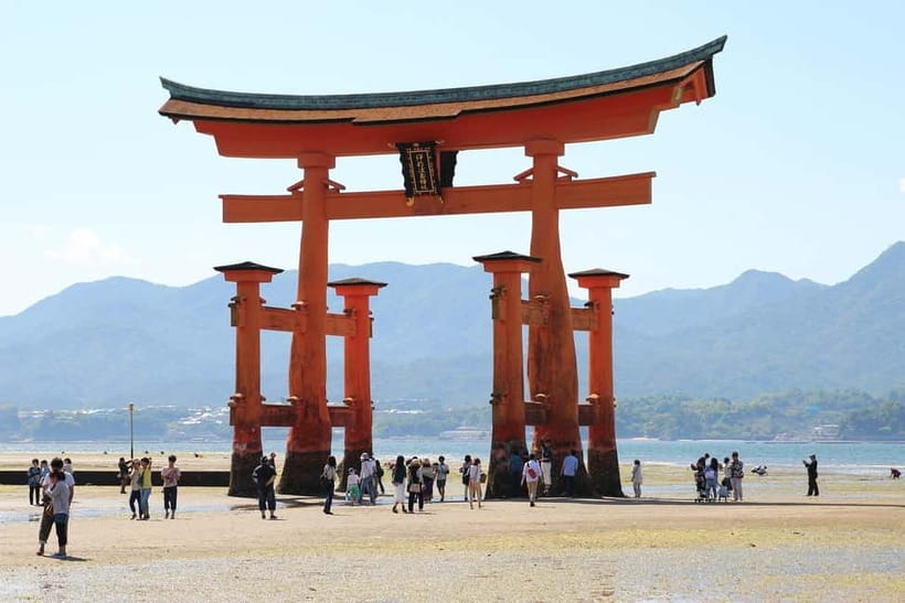From Osaka: Hiroshima and Miyajima Day Trip by Bullet Train - What the guides add to a tightly timed day