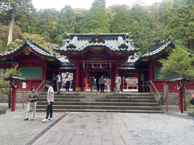 From Tokyo: Mount Fuji Private Day Tour With English Guide - Oshino Hakkai and the traditional side of the region