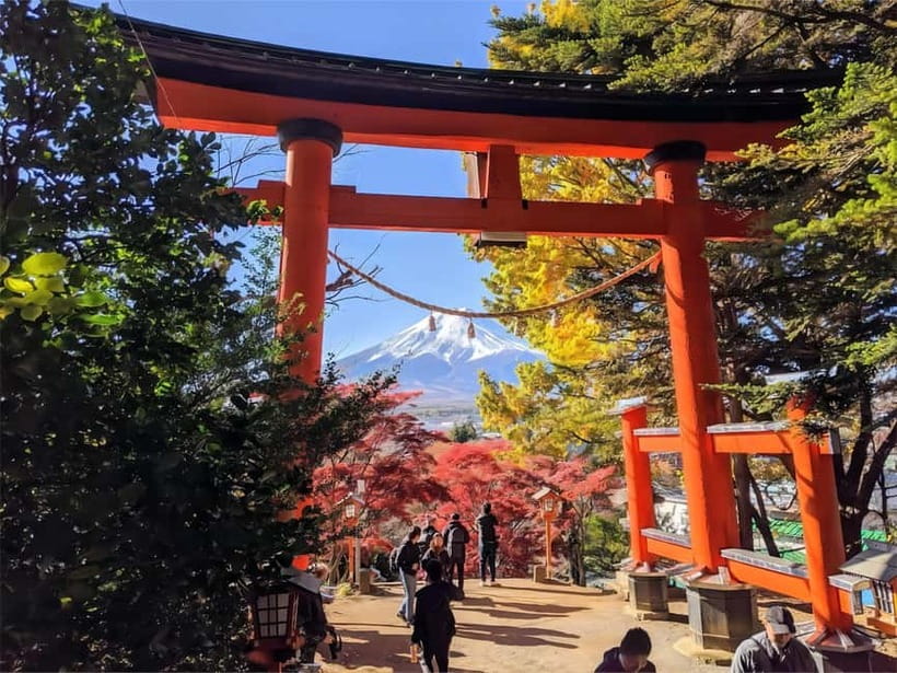 From Tokyo: Mt Fuji, Arakurayama and Kawaguchi Lake Day Trip - Arakurayama Sengen Park and the Chureito Pagoda climb