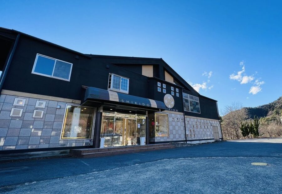 From Tokyo: Mt.Fuji, Tea Ceremony & Outlet Shopping Day Tour - The guide makes the long day easier