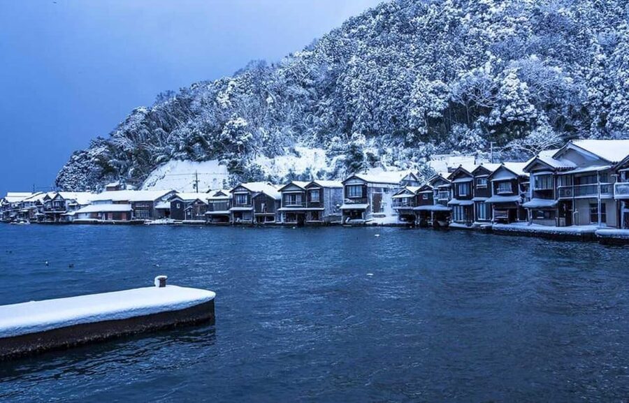 FromOsaka/Kyoto:Hiroshima & Miyajima Private Tour with Lunch - The ferry to Miyajima changes the mood