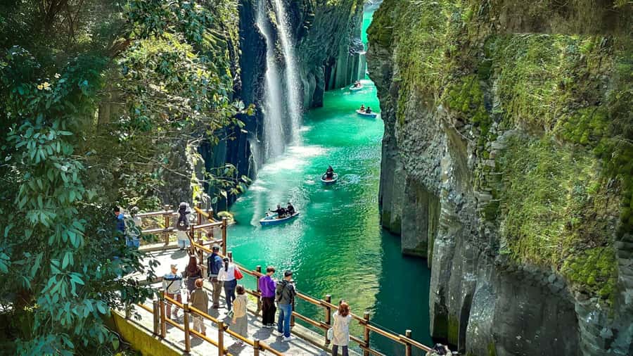 Fukuoka: Takachiho Gorge & Scenic Railway One Day Tour - Why Takachiho is worth the long ride from Fukuoka