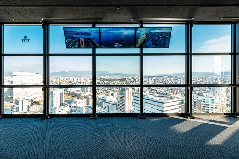 Fukuoka Tower Admission Ticket - The mirrored tower makes a memorable first impression