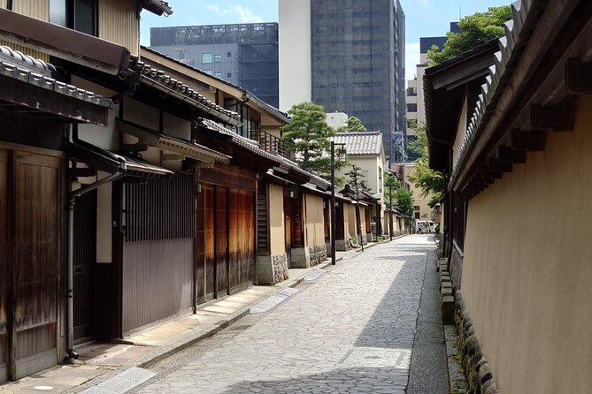 Full-Day Tour from Kanazawa: Samurai, Matcha, Gardens and Geisha - Oyama Shrine: an unusual gate on the way to the castle