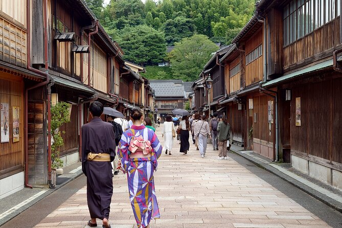 Full-Day Tour from Kanazawa: Samurai, Matcha, Gardens and Geisha - Kanazawa Castle: broad lawns and restored buildings
