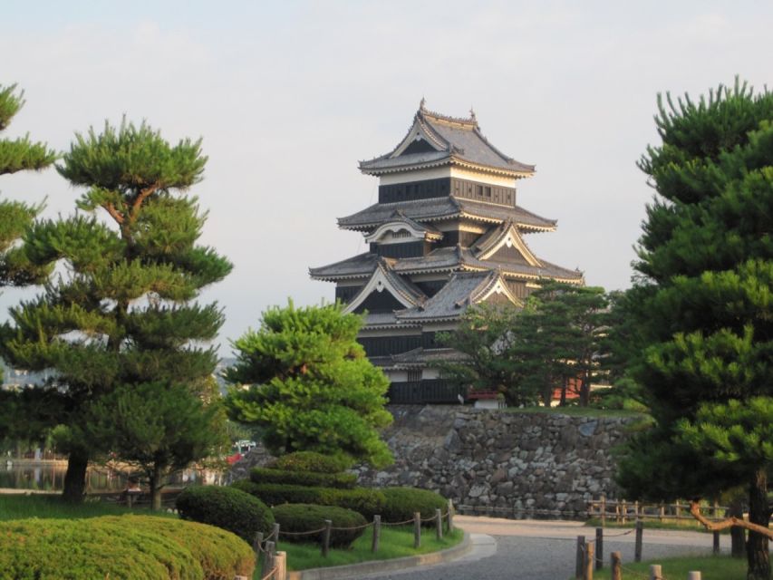 Full-Day Tour: Matsumoto Castle & Kamikochi Alpine Valley - Nawate-Dori, Matsumoto’s playful Frog Street