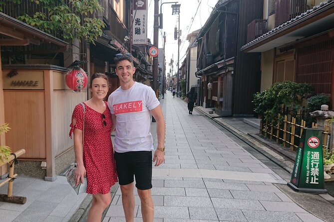 Gion and Fushimi Inari Shrine Kyoto Highlights with Government-Licensed Guide - Gion, Pontocho, and Miyagawacho on foot