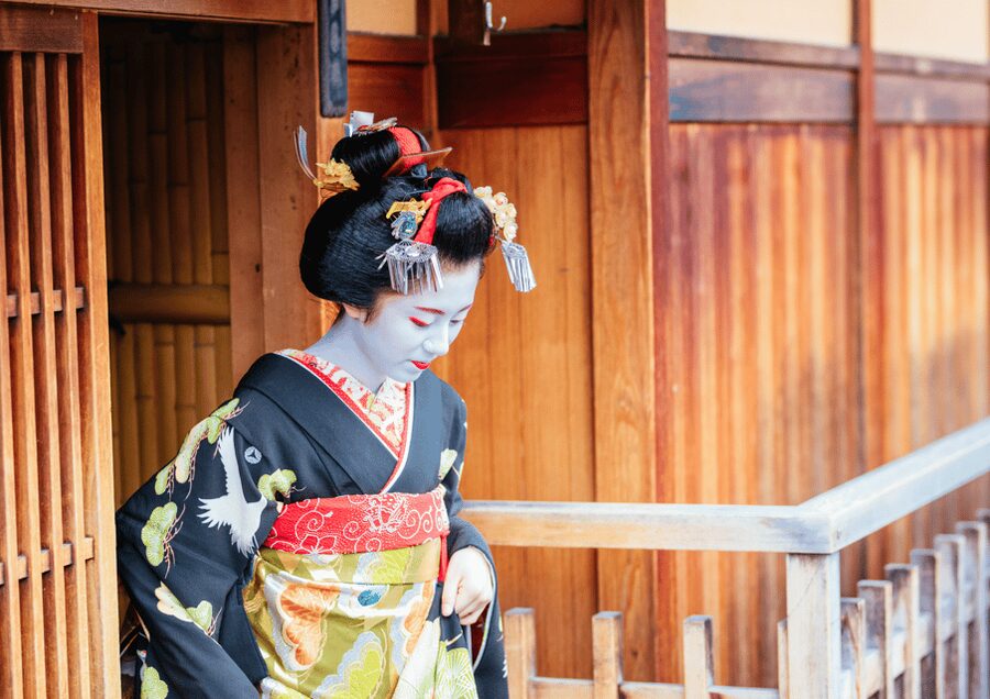 Gion Walking Tour, Geisha Show and Japanese Game in Kyoto - Why this Gion experience catches my attention