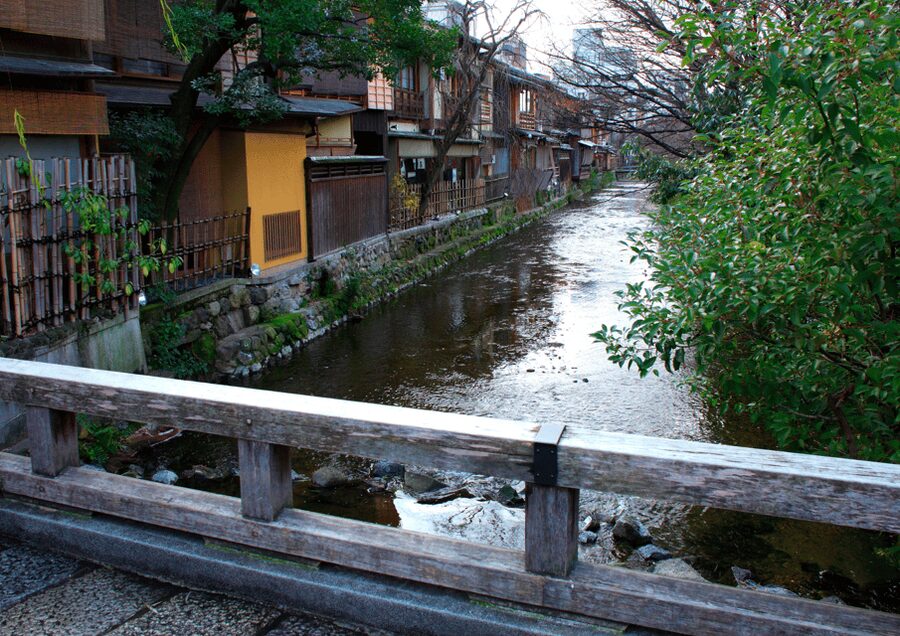 Gion Walking Tour, Geisha Show and Japanese Game in Kyoto - Starting at the Izumo-no-Okuni Statue