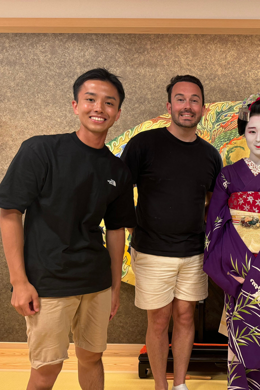 Gion Walking Tour, Geisha Show and Japanese Game in Kyoto - The second hour: tea, dance, and conversation