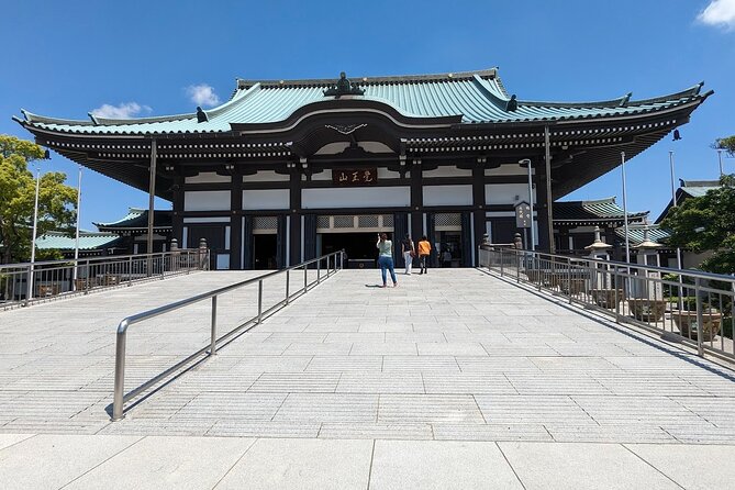 Guided Tour of Nagoya by Car - Nagoya Castle brings samurai-era drama