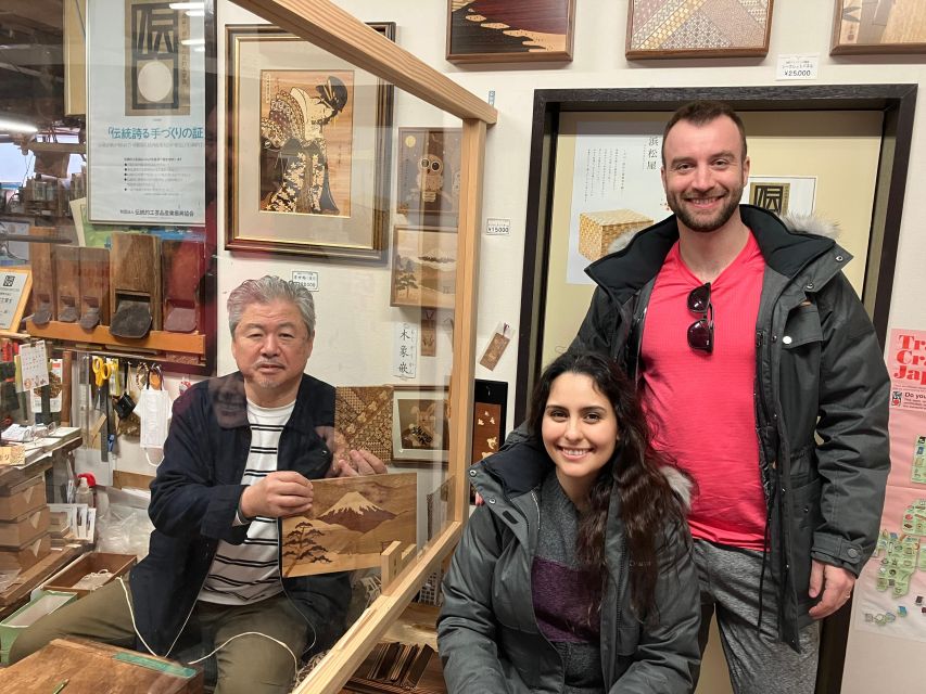 Hakone: Day Tour to View Mt Fuji & Wooden Culture Experience - Lunch above the valley