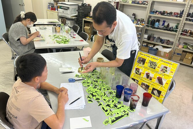 Handmade Japanese Glass Art Sandblasting Workshop in Tokyo - Learning the sandblasting technique step by step