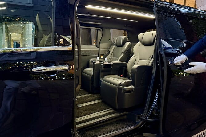 Haneda Airport Private Transfer To Tokyo City - Communication Before and During the Ride