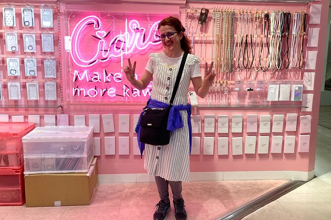 Harajuku Private Tour: Kawaii Fashion & Animal Cafe Included - Meeting your guide near Harajuku Station