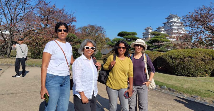 Himeji: Express Guided Tour of Himeji Castle in 90 Minutes - Meeting your guide at the admission ticket service