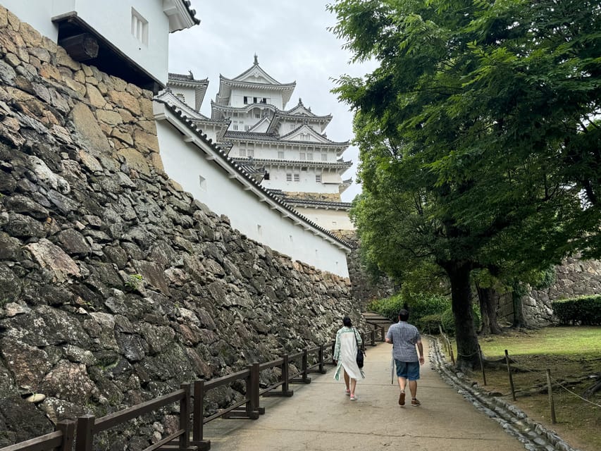 Himeji: Himeji Castle & Kokoen Garden 3.5-Hour Guided Tour - Castle stories that reward a guide