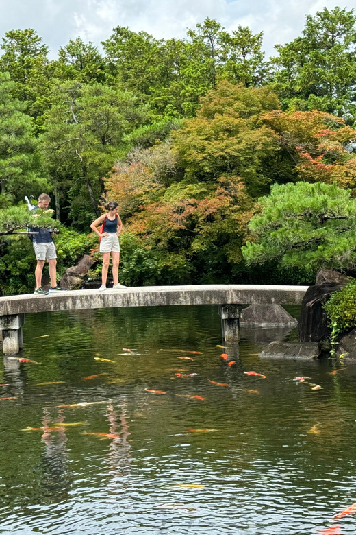 Himeji: Himeji Castle & Kokoen Garden 3.5-Hour Guided Tour - One hour in Koko-en Garden