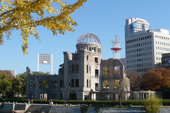 Hiroshima and Miyajima 1 Day Bus Tour - Eating Hiroshima-style okonomiyaki