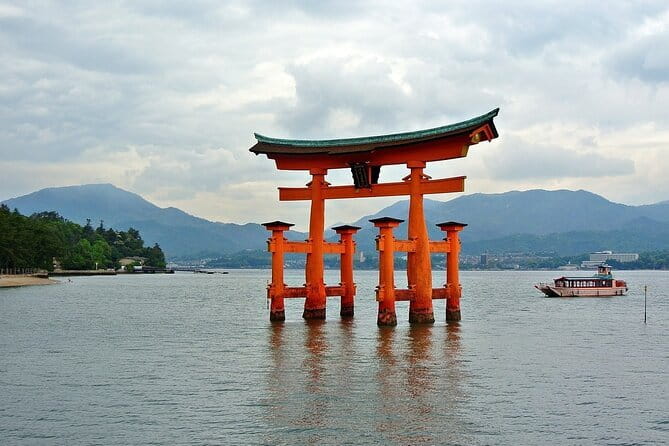 Hiroshima and Miyajima Day Trip with Itsukushima Shrine & Ferry - Returning to Hiroshima’s Peace Memorial Park