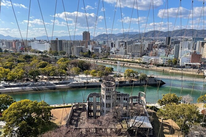 Hiroshima and Miyajima Day Trip with Itsukushima Shrine & Ferry - The bilingual guiding experience
