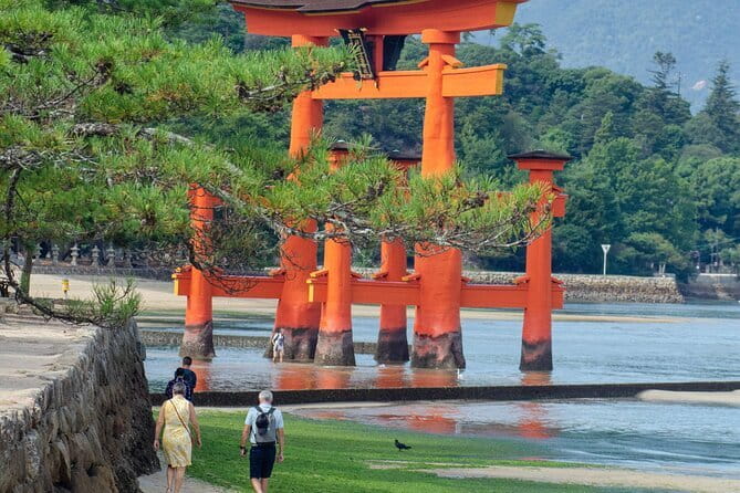Hiroshima and Miyajima Private Guided Tour - Hondori And Hiroshima-Style Food