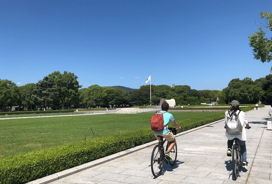 Hiroshima: Best of Hiroshima Guided Bike Tour - Gokoku Jinja and Hiroshima Castle