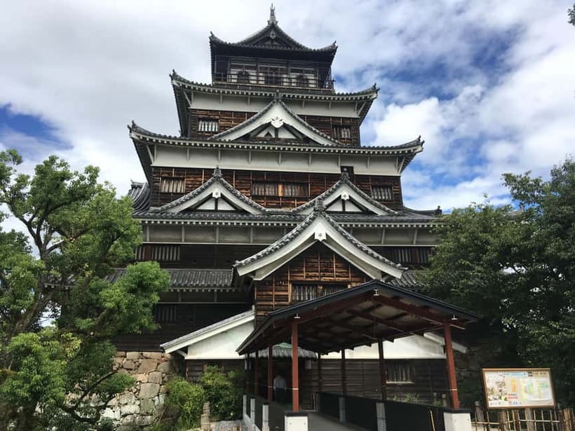 Hiroshima: City and Miyajima Bike and Boat Tour - Hiroshima Castle and the city’s feudal past