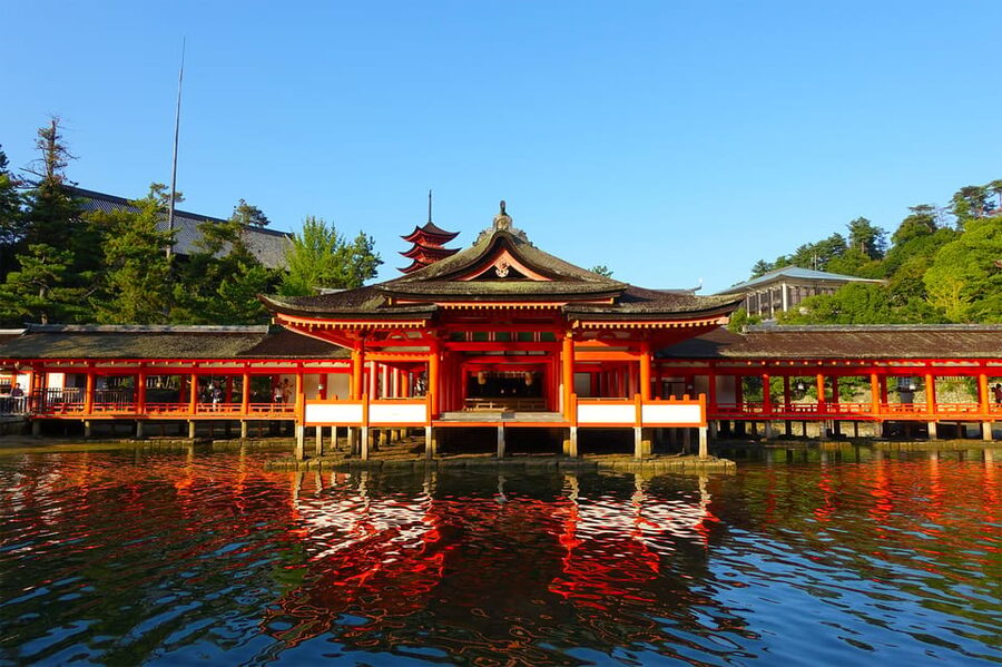 Hiroshima & Miyajima: Full-Day Private Tour & Licensed Guide - What $196 per person really buys