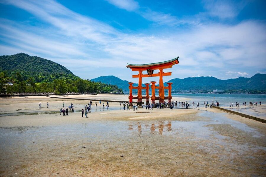 Hiroshima: Miyajima Peace Memorial Icons of Peace and Beauty - Hiroshima Peace Memorial Museum: the most demanding stop