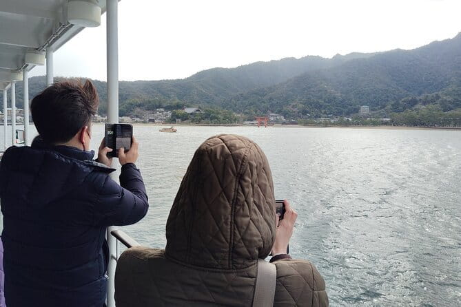 Hiroshima & Miyajima: Private Full-Day Tour with a Local Guide - Miyajima lunch: make room for Hiroshima-style okonomiyaki