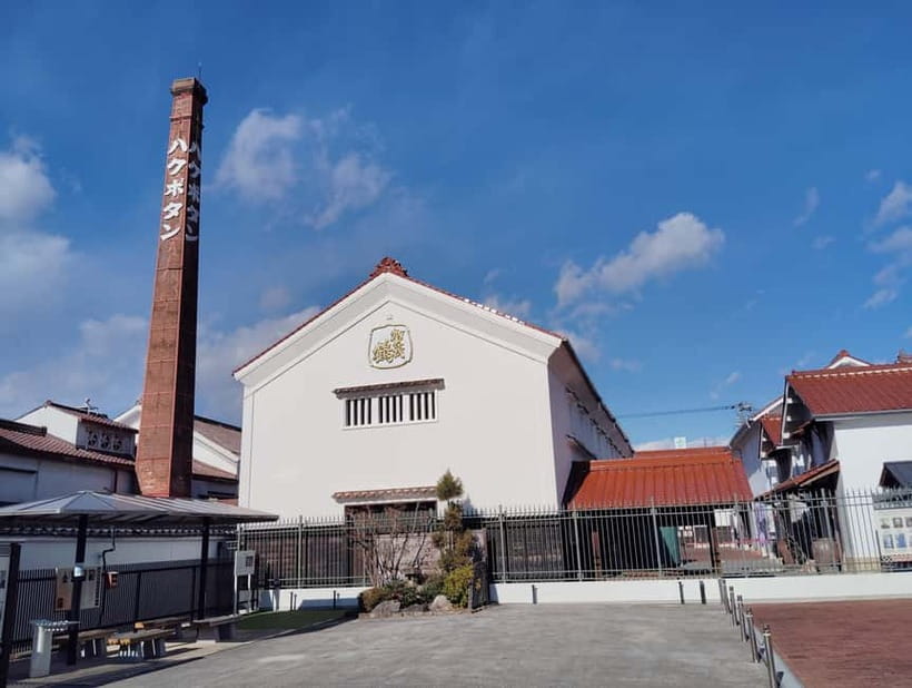 Hiroshima: Saijo Sake Tasting at 7 Breweries Guided Tour - The guides make the difference