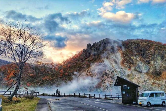 Hokkaido: Lake Toya, Bear Ranch and Sapporo Otaru Full Day Tour - Guides can shape the whole experience