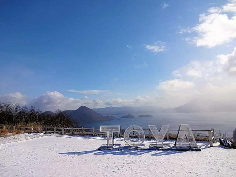 Hokkaido Tour:Sapporo to Noboribetsu, Lake Toya,Ice Festival - Toyako Onsen brings the lake and hot springs together