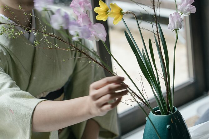 Ikebana Traditional Japanese Art of Flower Arranging - Learning Nageire and Moribana