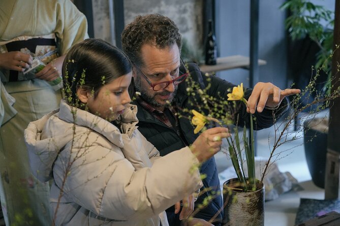 Ikebana Traditional Japanese Art of Flower Arranging - Why the small group size matters