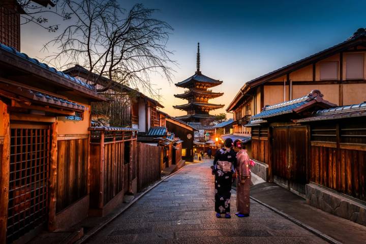 Imperial Capitals of Japan & Hiroshima Small Group Tour by Firebird Tours - 9 Days - Key points to know