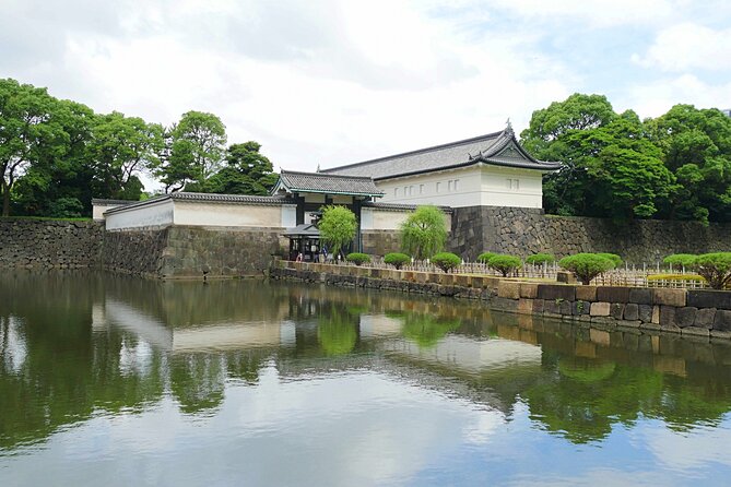 Imperial Palace East Garden and Edo Castle Walking Tour in Tokyo - Ninomaru Garden and the quieter side of Tokyo