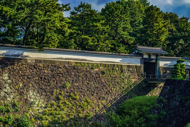 Imperial Palace East Garden and Edo Castle Walking Tour in Tokyo - Is the garden beautiful enough?
