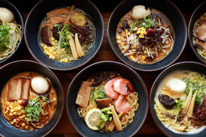 Japan Bucketlist: Konbini, Karaoke & Kawaii Culture by journaway DACH - 13-Day Tour - Kyoto: gates, old lanes and a very early start