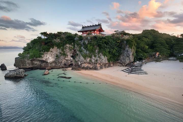 Japan Bucketlist: Konbini, Karaoke & Okinawa by journaway DACH - 16-Day Tour - Kyoto: torii gates, old lanes and an early start
