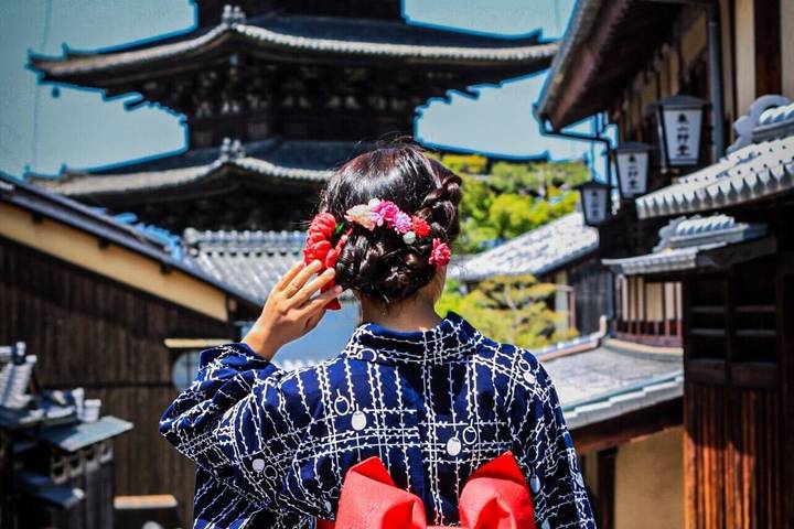 Japan Essentials 9 Day - One Life Adventures: Tokyo to Osaka Review - Kyoto: red gates, Gion and landmark temples