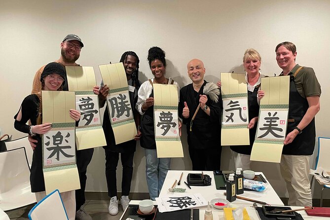 Japanese Calligraphy Experience in Osaka - Step 1: Understanding Japanese writing and calligraphy