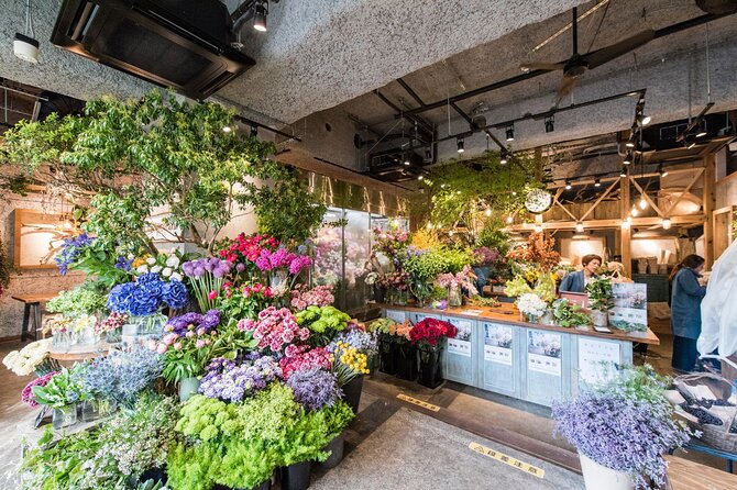 Japanese flower arranging (Ikebana) Experience/Workshop in Tokyo - A calm hour and a half in central Tokyo