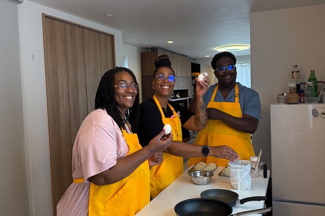 Japanese Katsu Curry Cooking Class–near YANAKA, Tokyo! - Frying tonkatsu without losing the crunch