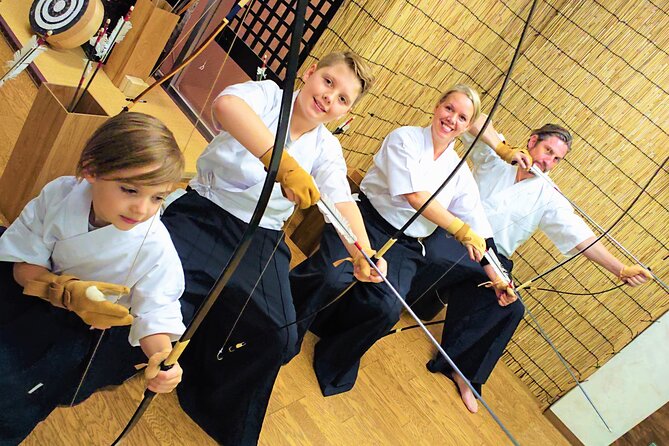 Japanesel Archery Experience HIROSHIMA CASTLE SHARAKU - Your First Practice Round