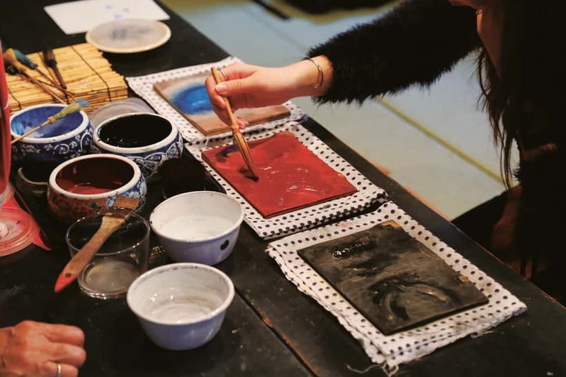 Kamigata Ukiyoe Museum:Ukiyo-e Woodblock Printing Experience - Arriving in the Japanese-style exhibition room