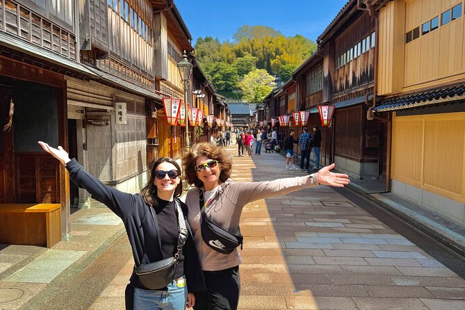 Kanazawa Full Day Private Tour to Top Highlights with Local Guide - Inside the Nomura Family Samurai House