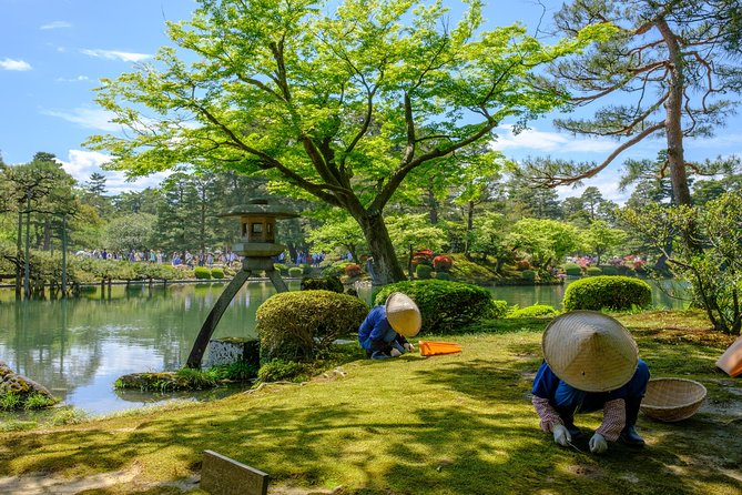 Kanazawa Full-Day Tour Private & Personalized with a Local Guide - Tasting local life at Omicho Market